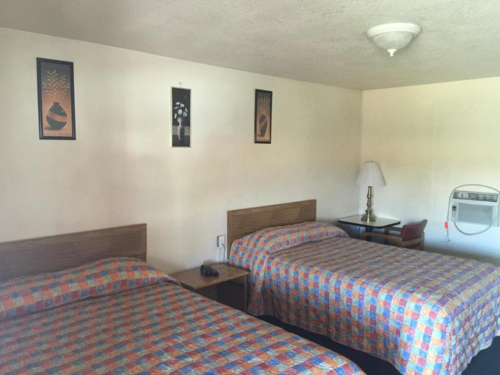 Hacienda Motel - Image 5
