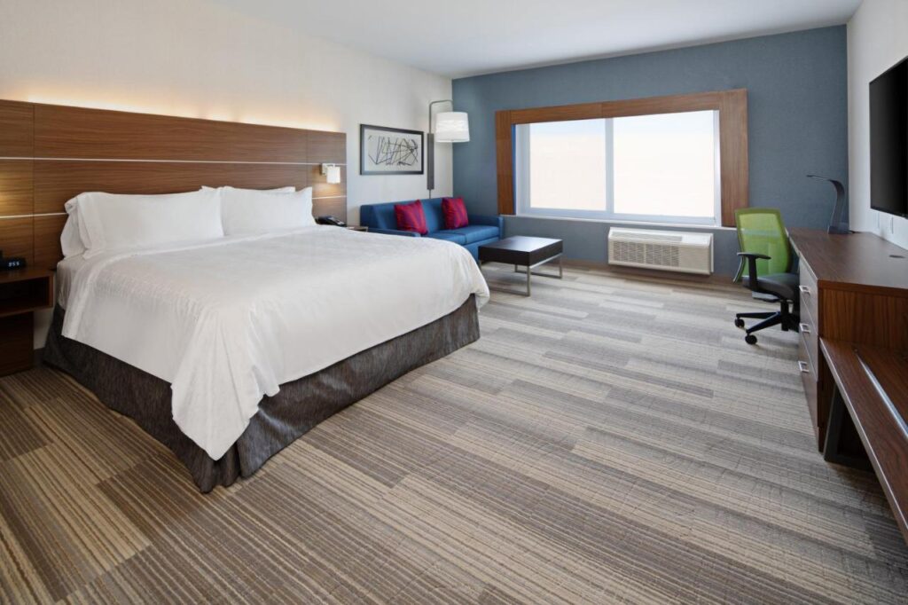 Holiday Inn Express & Suites - Murrieta by IHG - Image 4