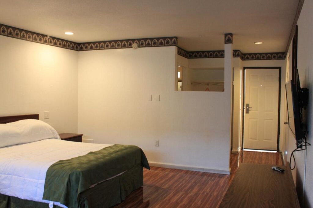 Menifee Inn - Image 2