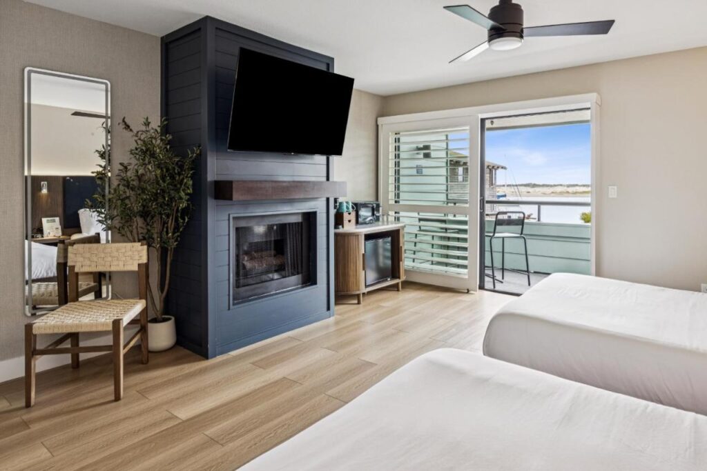 456 Embarcadero Inn & Suites - Image 1