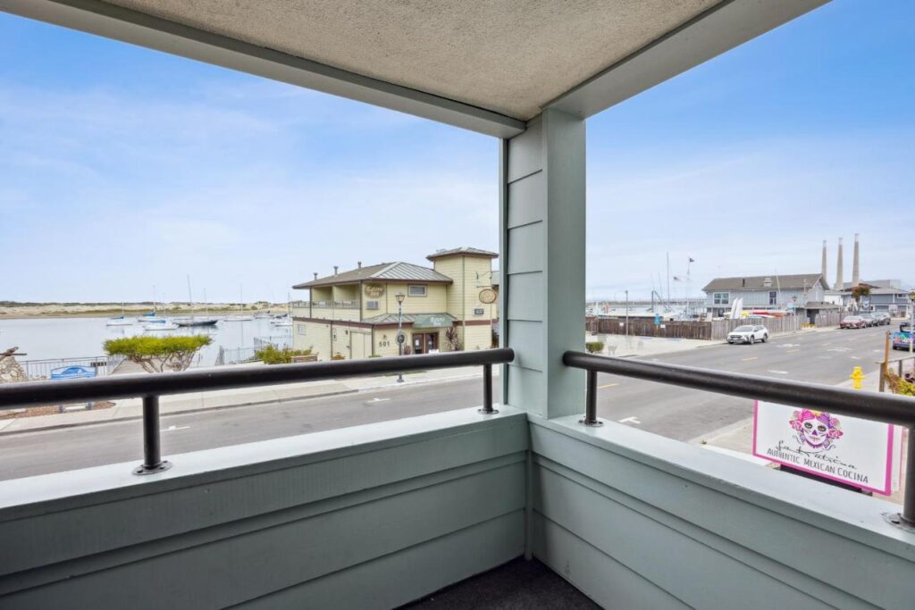 456 Embarcadero Inn & Suites - Image 2