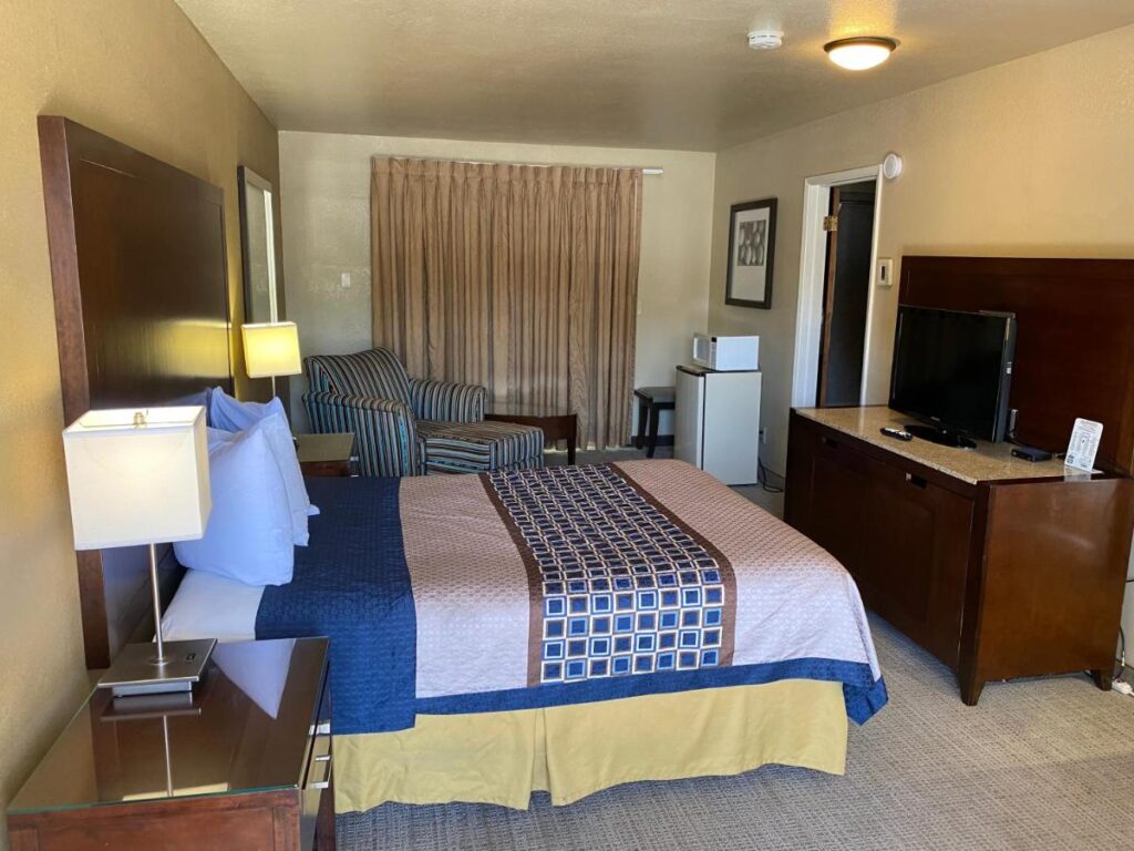 Vino Inn & Suites - Image 1