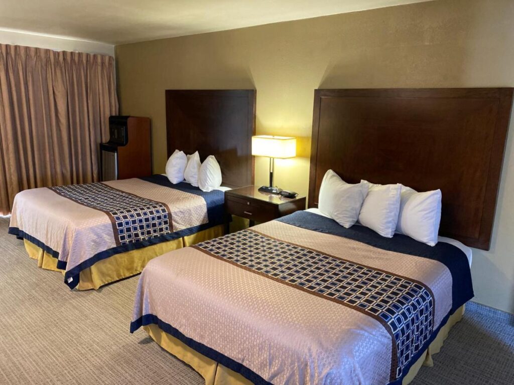 Vino Inn & Suites - Image 2