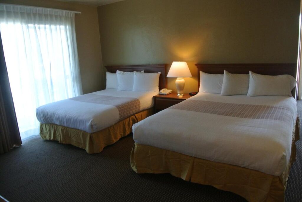 Vino Inn & Suites - Image 3