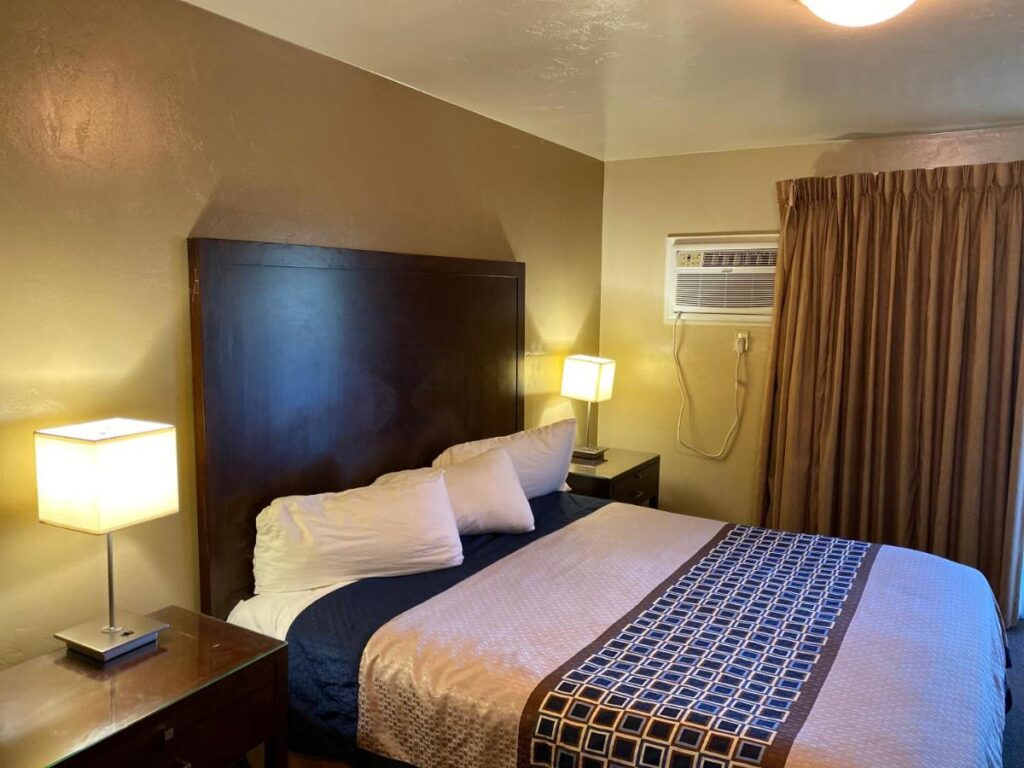 Vino Inn & Suites - Image 4