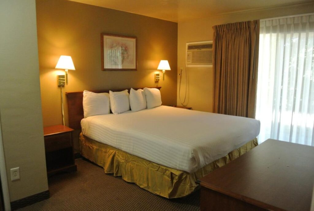 Vino Inn & Suites - Image 5