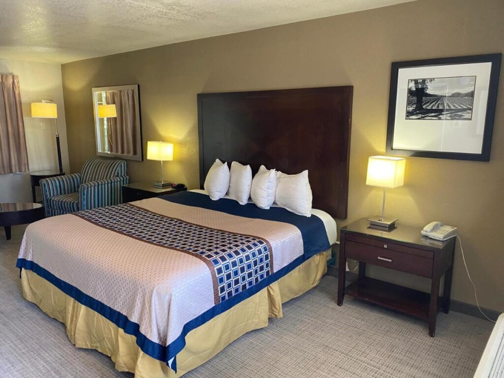 Vino Inn & Suites - Image 6