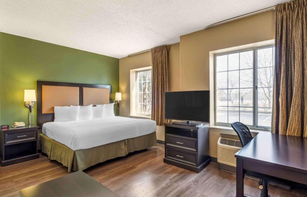 Studio 6 Extended Stay Chicago Vernon Hills Lincolnshire IL - Image 2