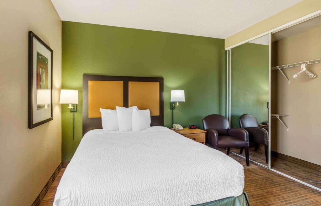 Studio 6 Extended Stay Chicago Vernon Hills Lincolnshire IL - Image 5