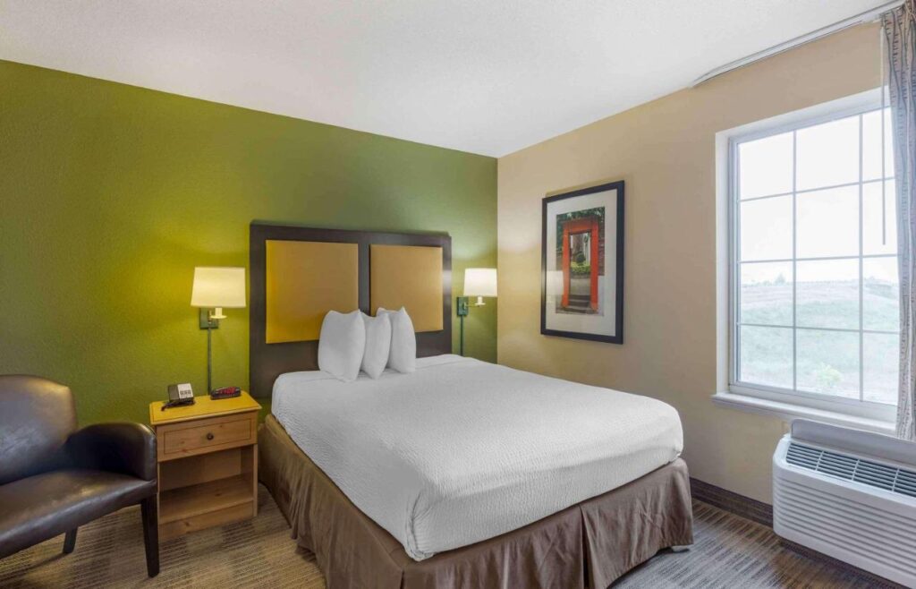 Studio 6 Extended Stay Chicago Vernon Hills Lincolnshire IL - Image 6