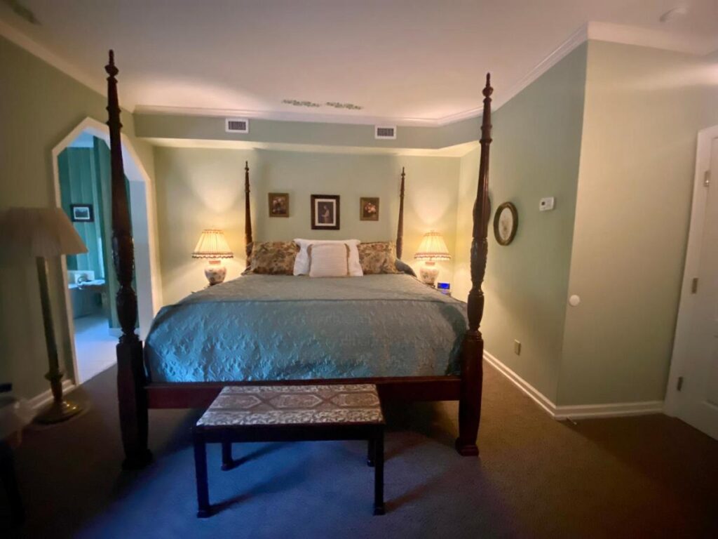 The Cypress Inn - Image 2
