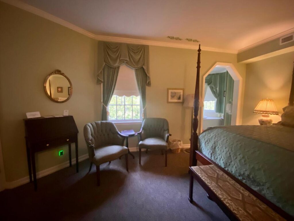 The Cypress Inn - Image 3