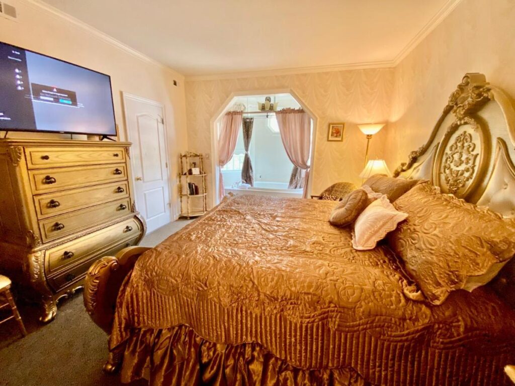 The Cypress Inn - Image 5