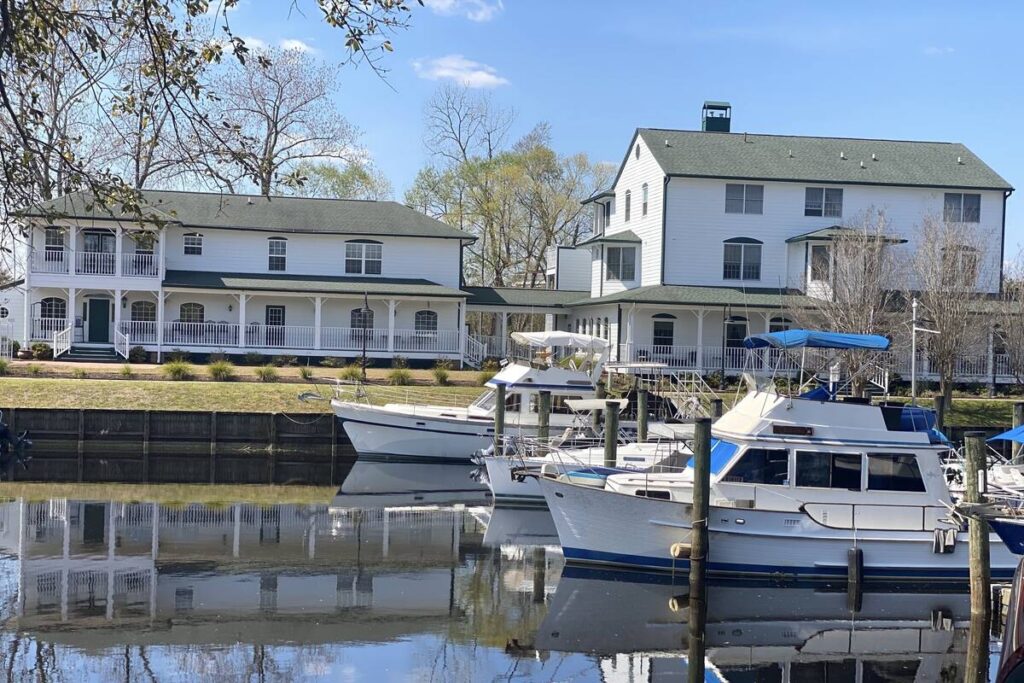 The Cypress Inn - Image 6