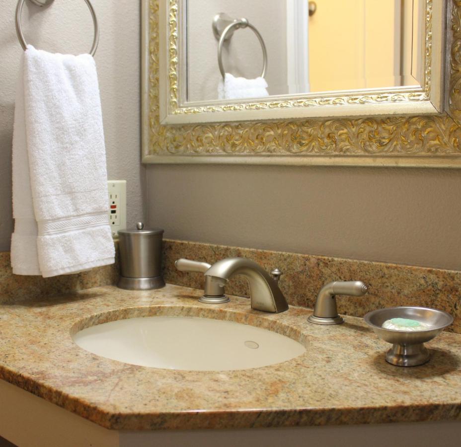 Bel Abri Napa Valley Inn - Image 6