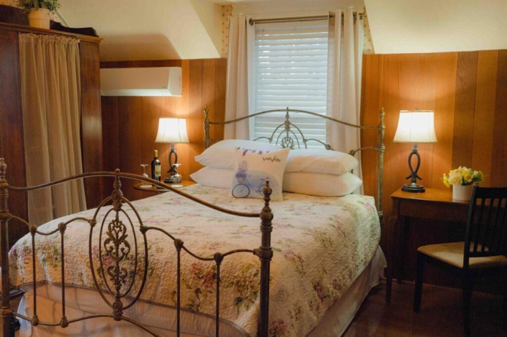Cabernet House, an Old World Inn - Image 4