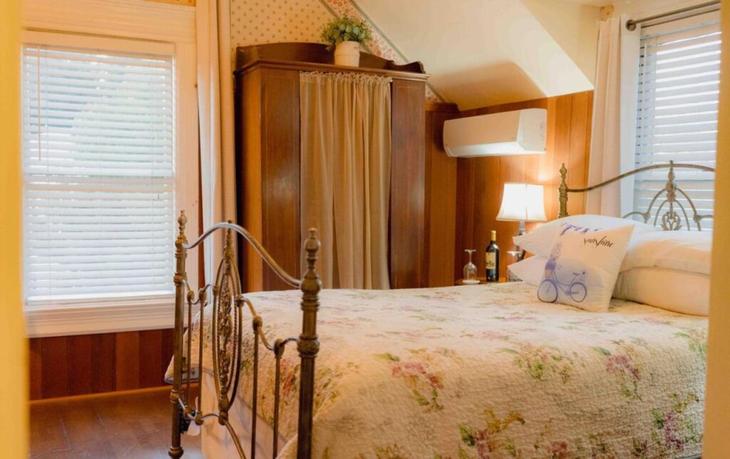 Cabernet House, an Old World Inn - Image 5