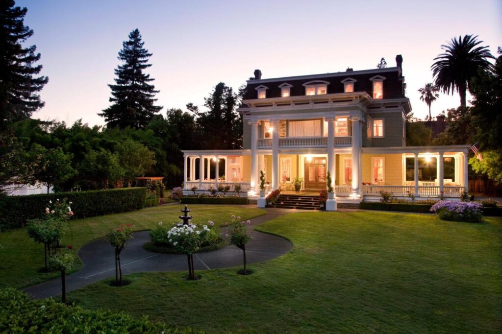 Churchill Manor - Image 1