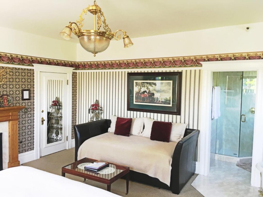 Churchill Manor - Image 2