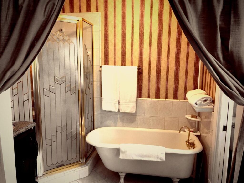 Churchill Manor - Image 4
