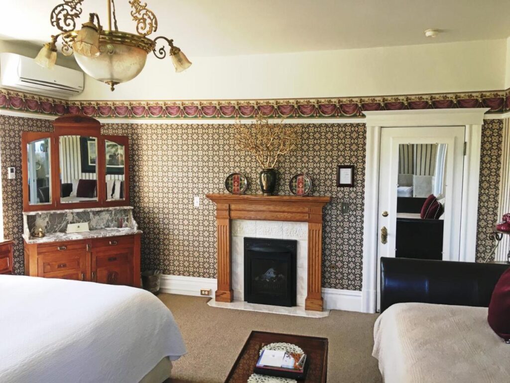 Churchill Manor - Image 6