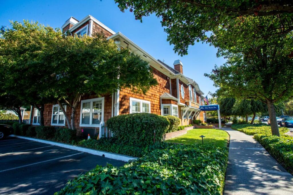 Elm House Inn - Image 1