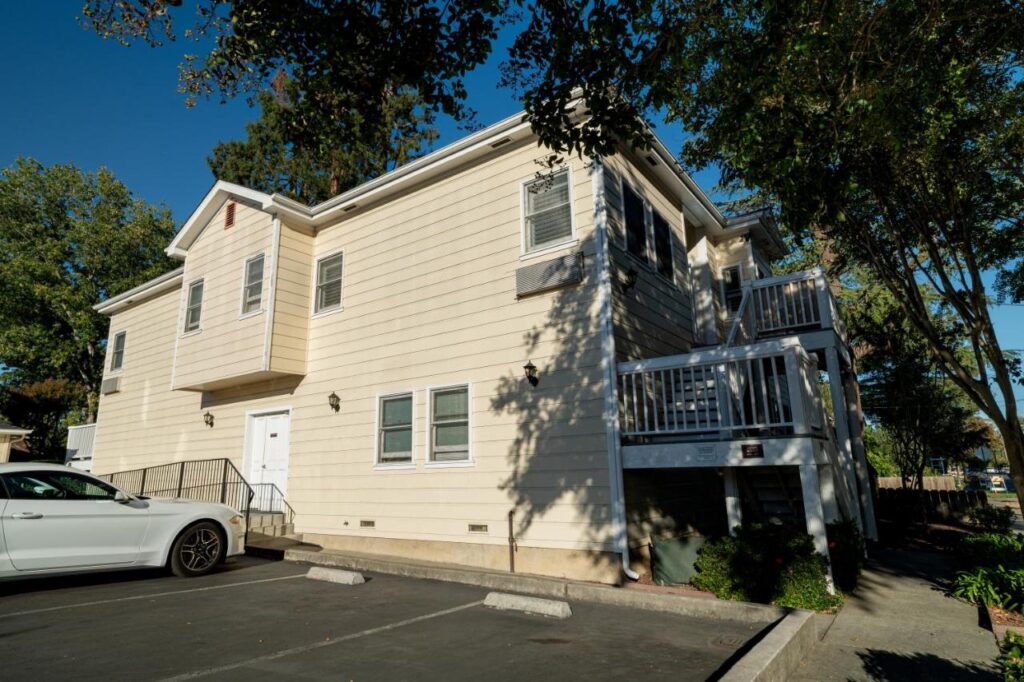 Elm House Inn - Image 2