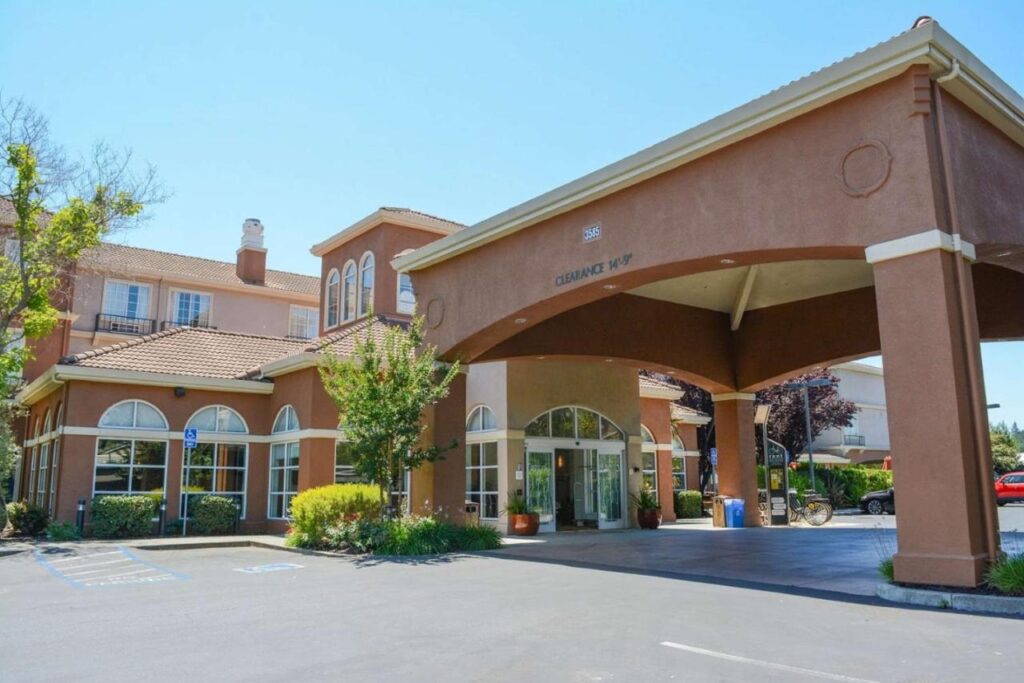 Hilton Garden Inn Napa - Image 1