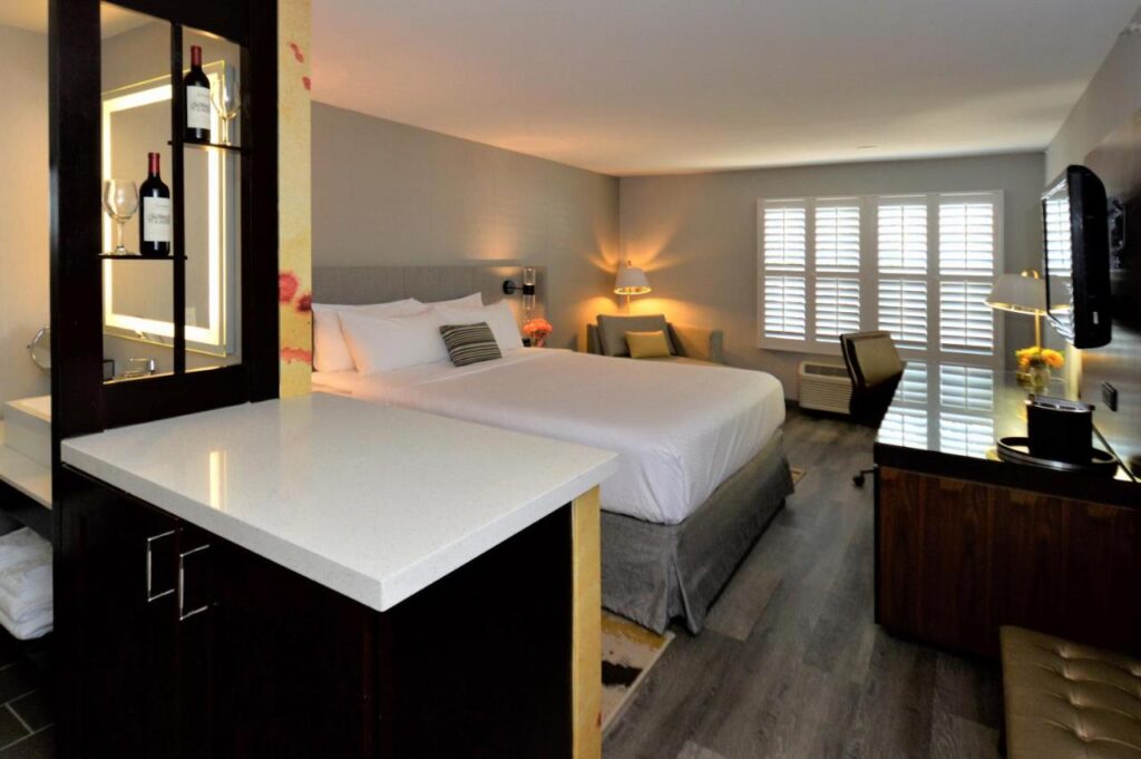 Hotel Indigo Napa Valley by IHG - Image 2