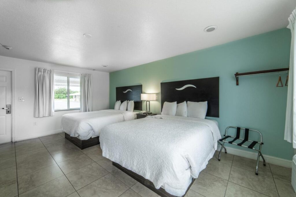 Everglades City Motel - Everglades Adventures Inn - Image 1