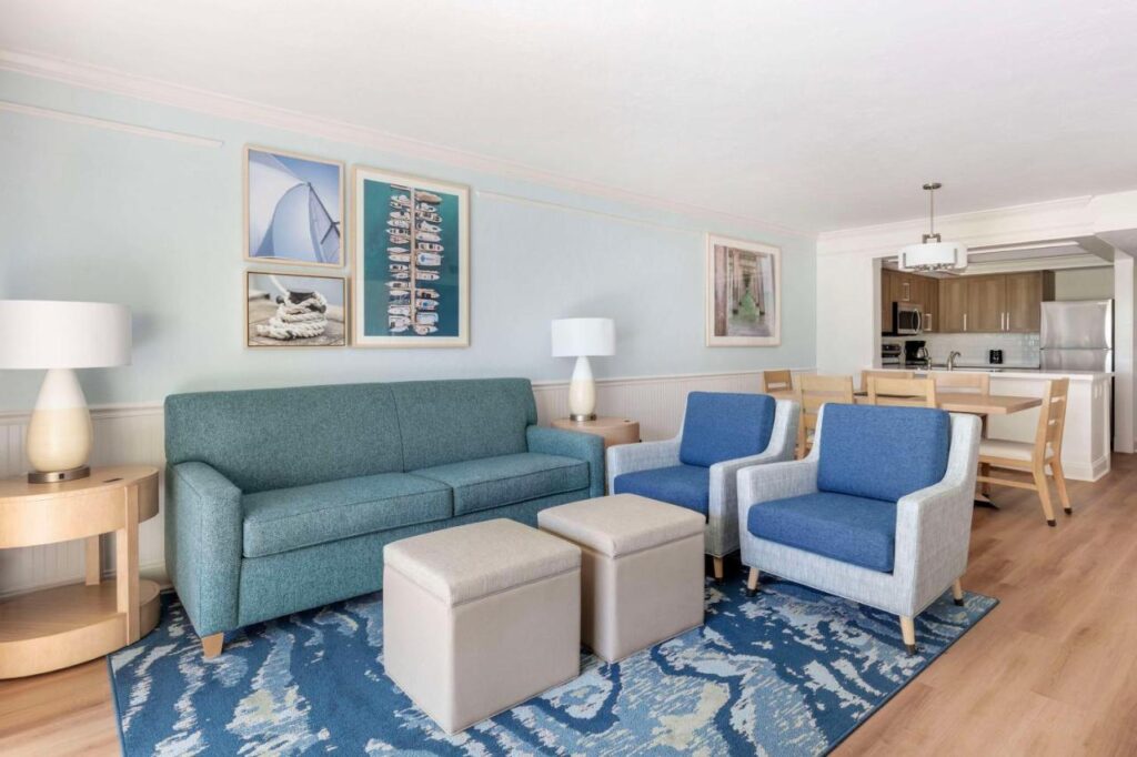 Hilton Vacation Club Charter Club Naples Bay - Image 2