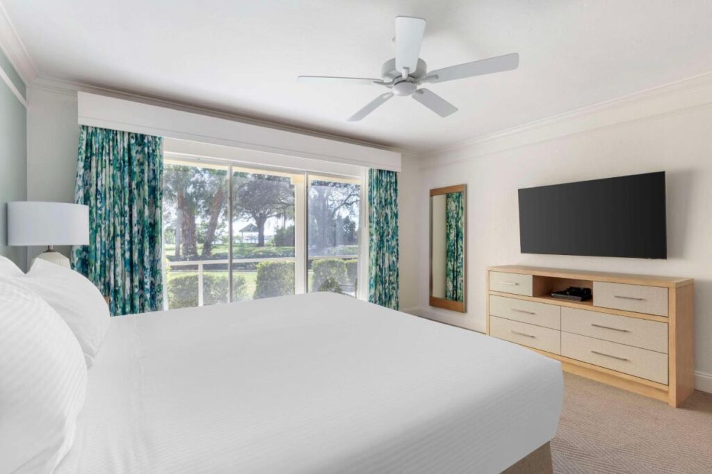 Hilton Vacation Club Charter Club Naples Bay - Image 3
