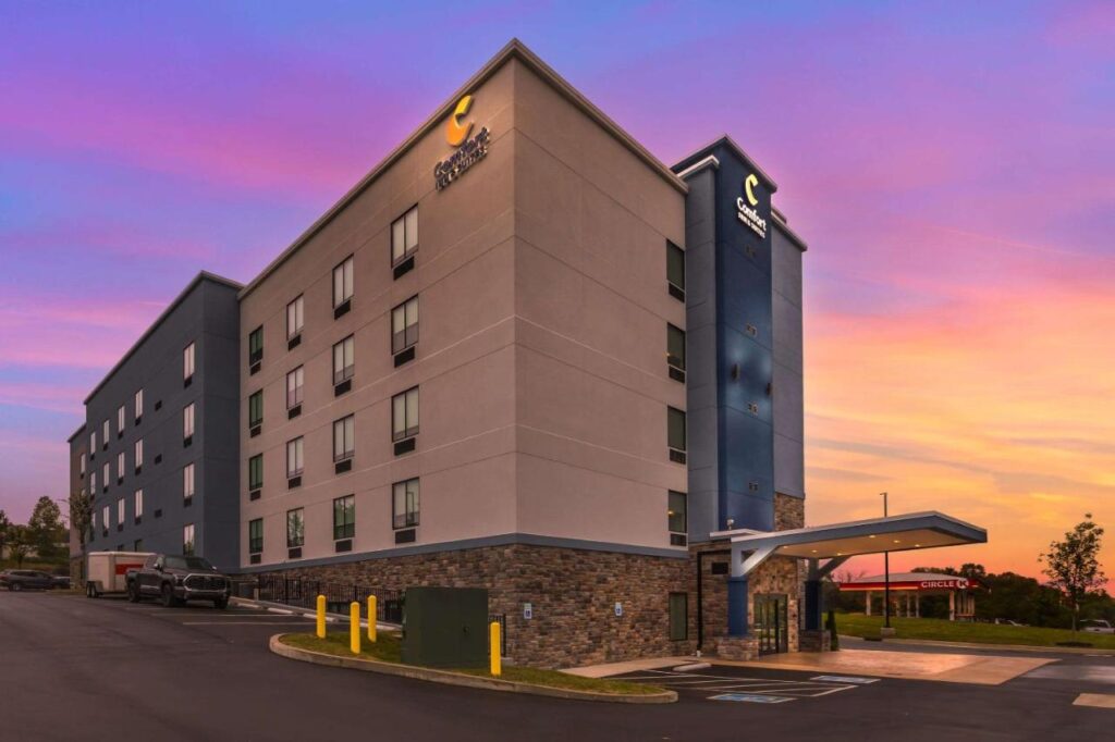 Comfort Inn & Suites Nashville Bellevue - Image 1