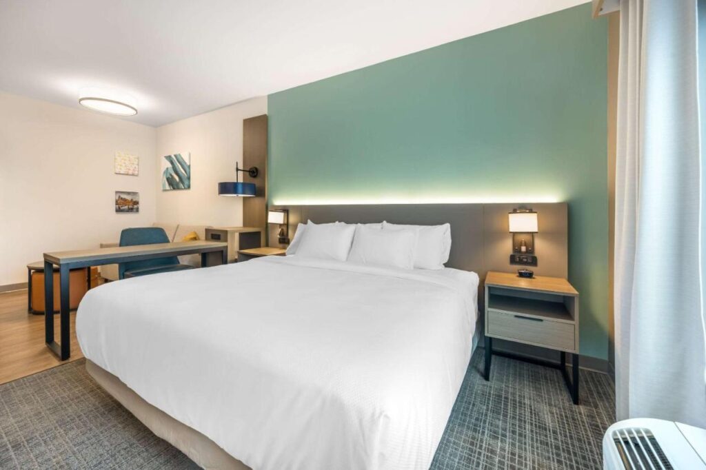 Comfort Inn & Suites Nashville Bellevue - Image 2