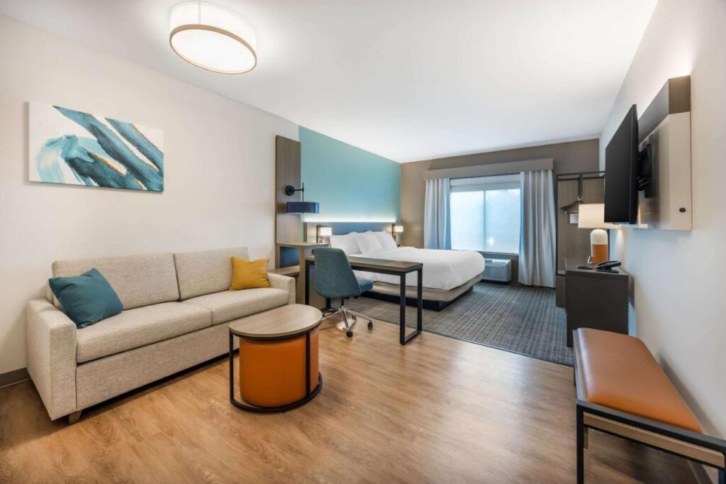 Comfort Inn & Suites Nashville Bellevue - Image 3