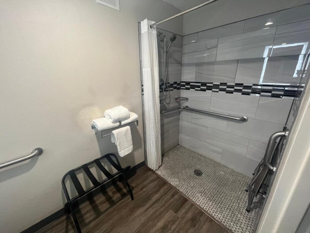 Econo Lodge Inn & Suites Murfreesboro Shopping District - Image 3