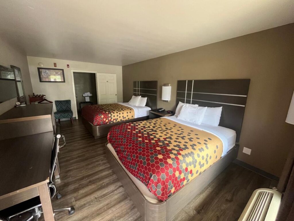 Econo Lodge Inn & Suites Murfreesboro Shopping District - Image 6