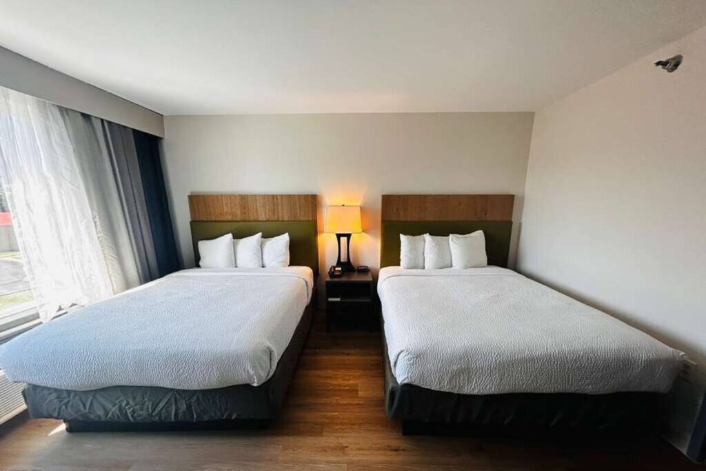 Radiant Inn and Suites - Image 2