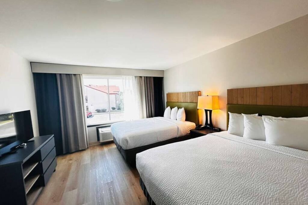 Radiant Inn and Suites - Image 4