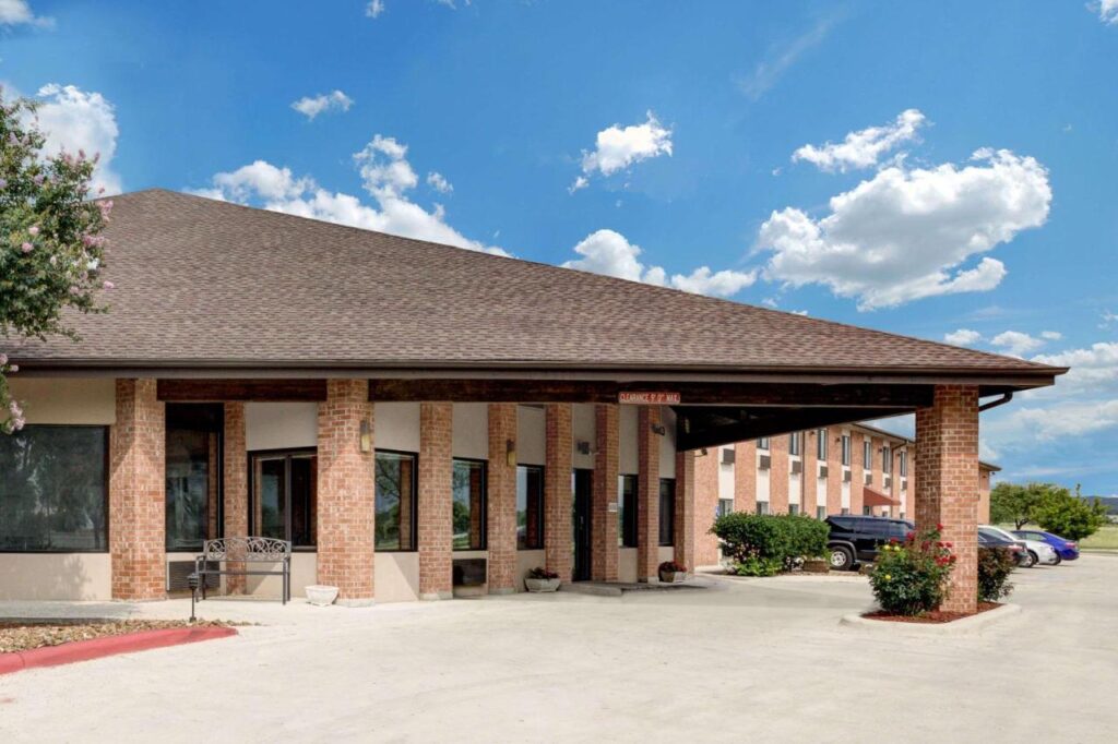 Baymont Inn & Suites San Marcos - Image 1