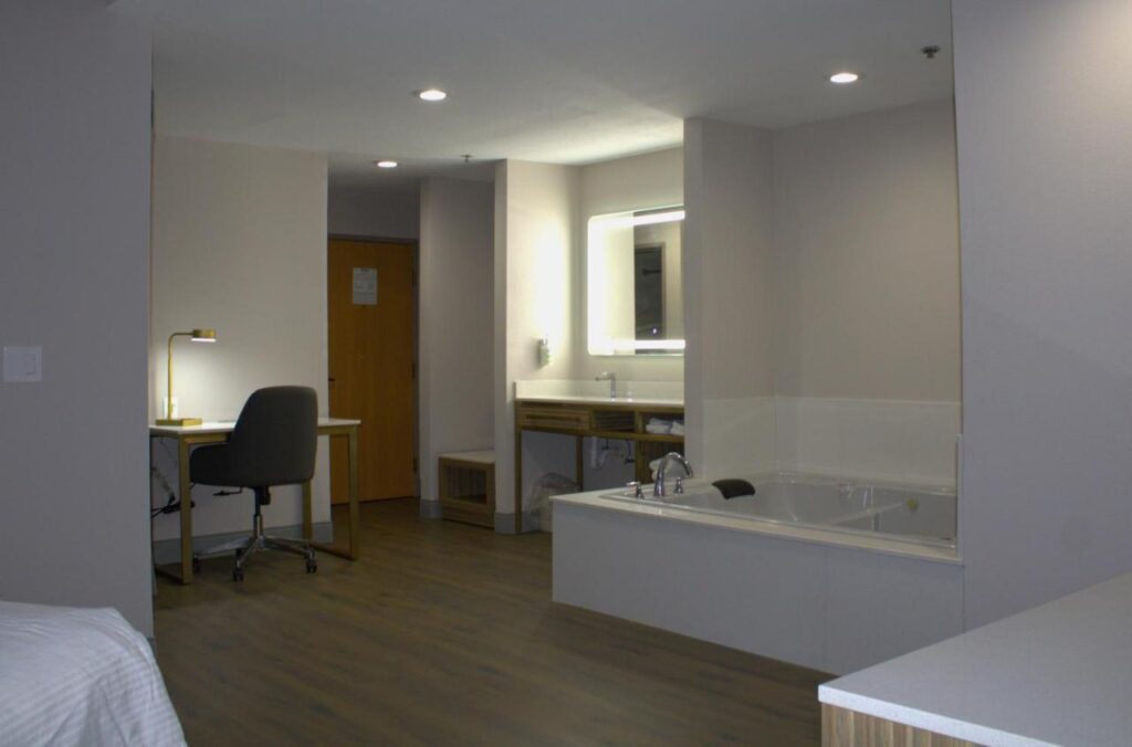 Baymont Inn & Suites San Marcos - Image 4