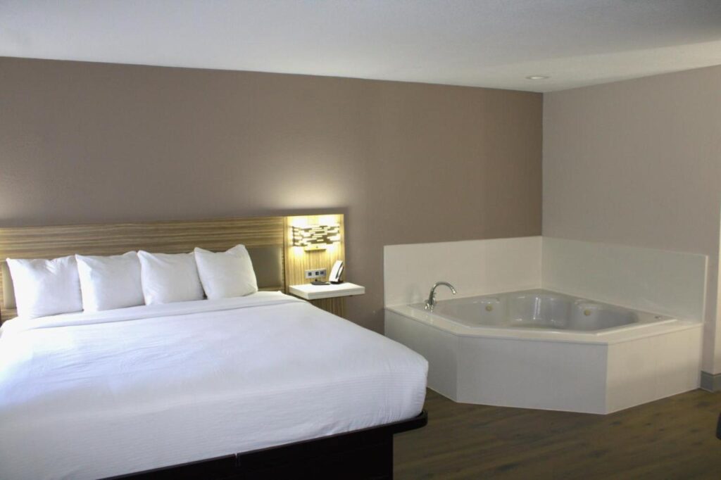 Baymont Inn & Suites San Marcos - Image 6