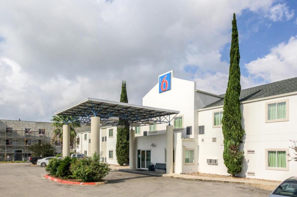 Motel 6 New Braunfels - Image 1