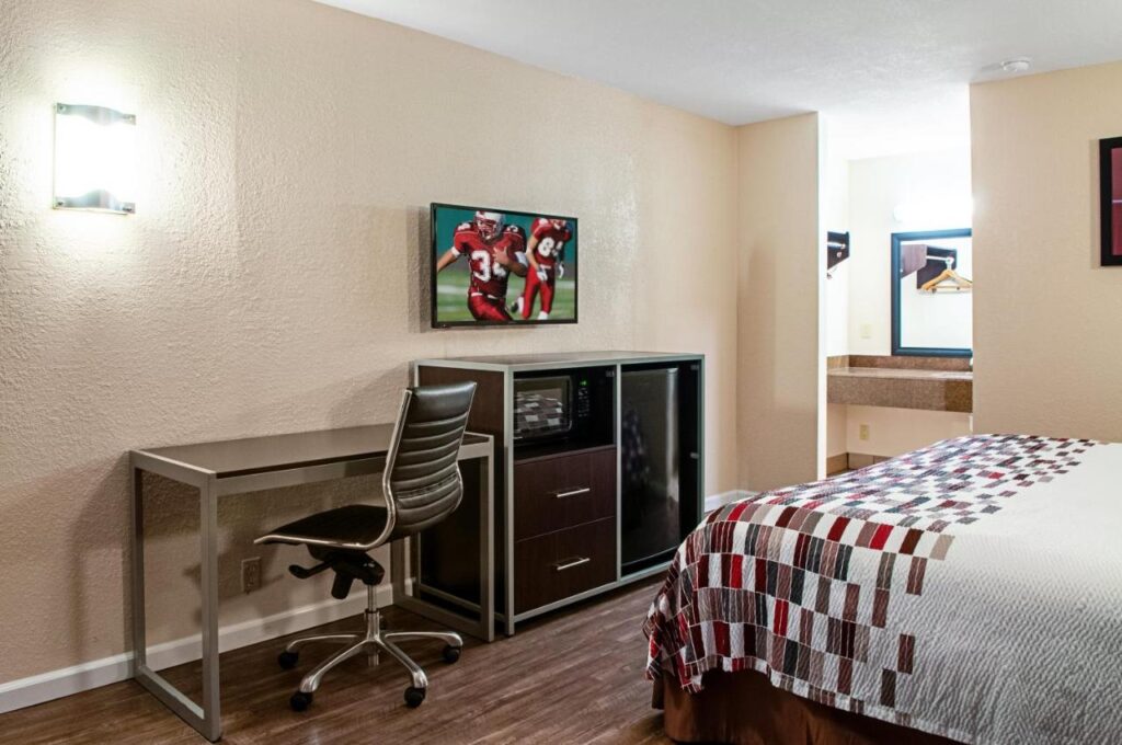 Red Roof Inn Slidell - Image 5