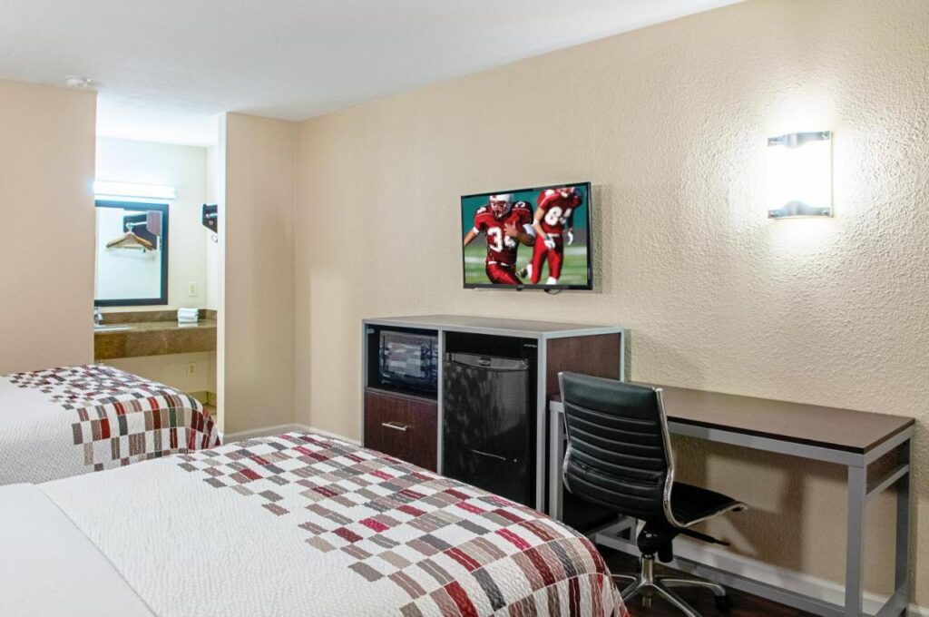 Red Roof Inn Slidell - Image 6