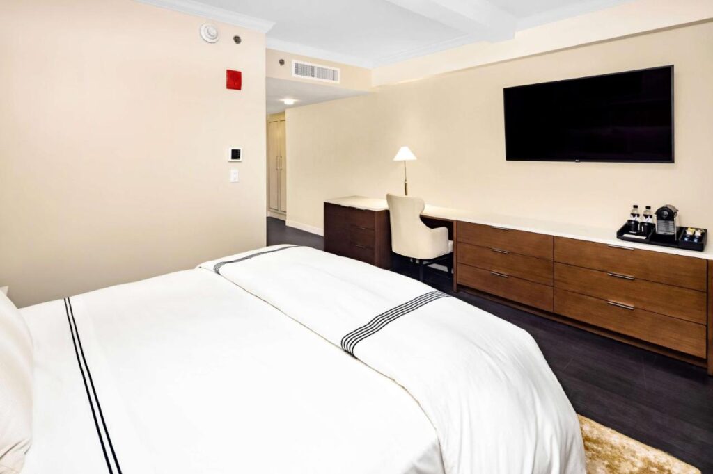 Hilton Club The Quin New York - Image 2