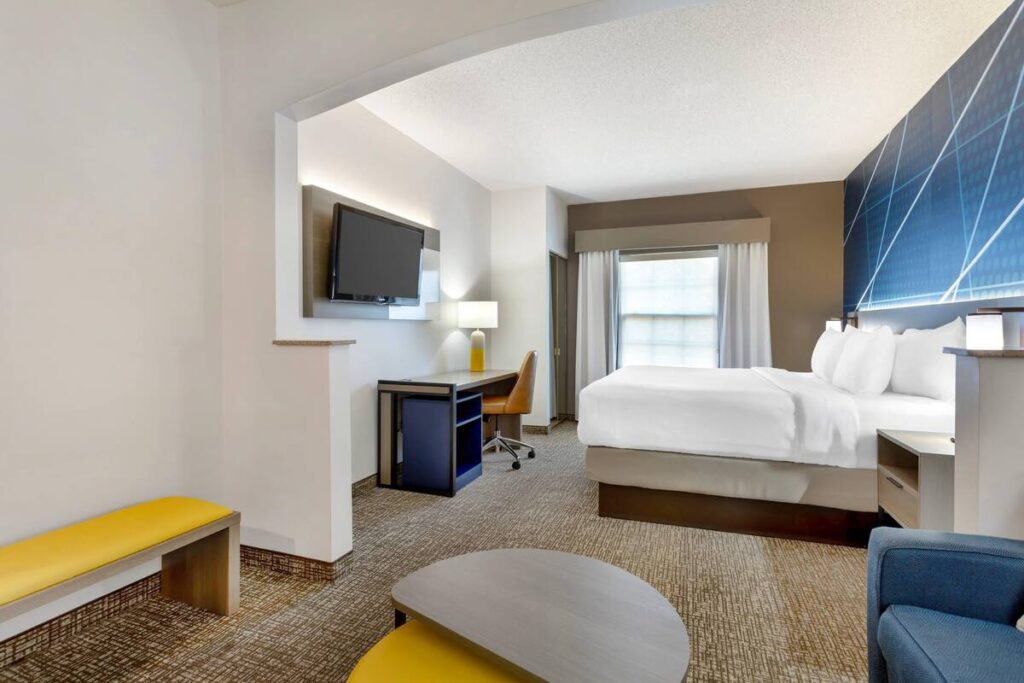 Comfort Suites East Brunswick - South River - Image 3