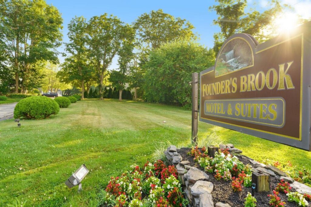 Founder's Brook Motel and Suites - Image 1