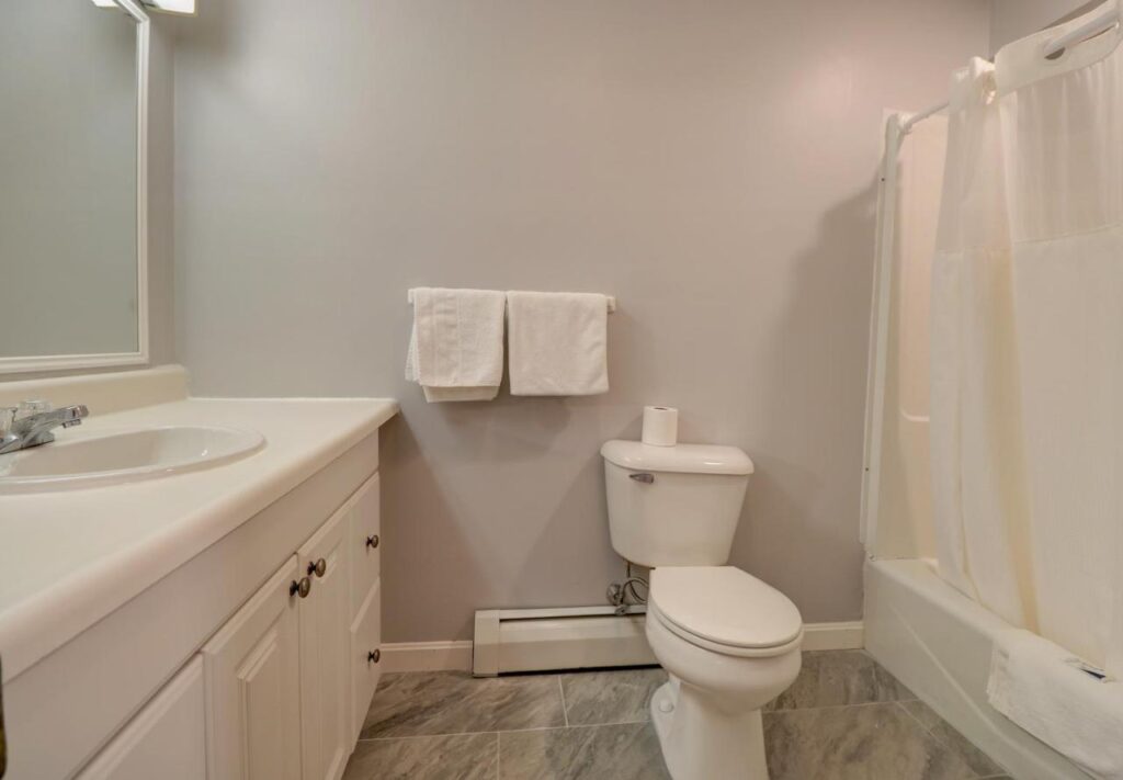 Hamilton Village Inn - Image 2
