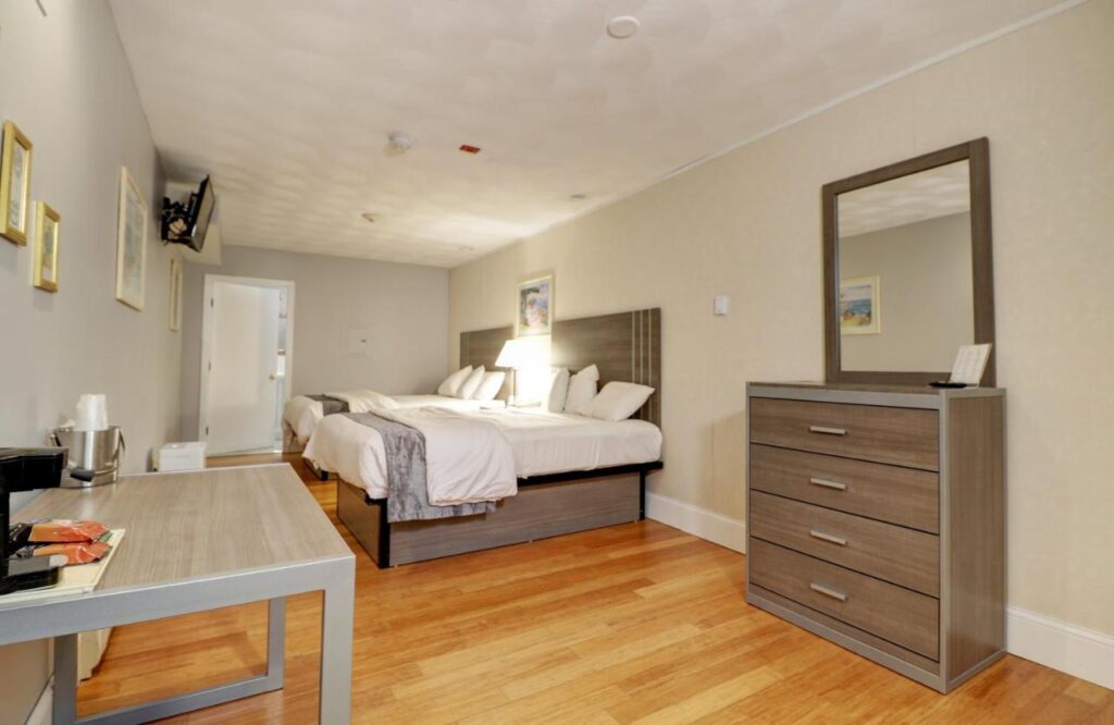 Hamilton Village Inn - Image 4